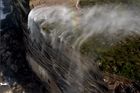 Vodopád tekoucí vzhůru. Vichr u Sydney porazil gravitaci a vykouzlil dechberoucí úkaz