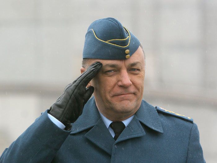 Raymond Henault, předseda Vojenského výboru NATO
