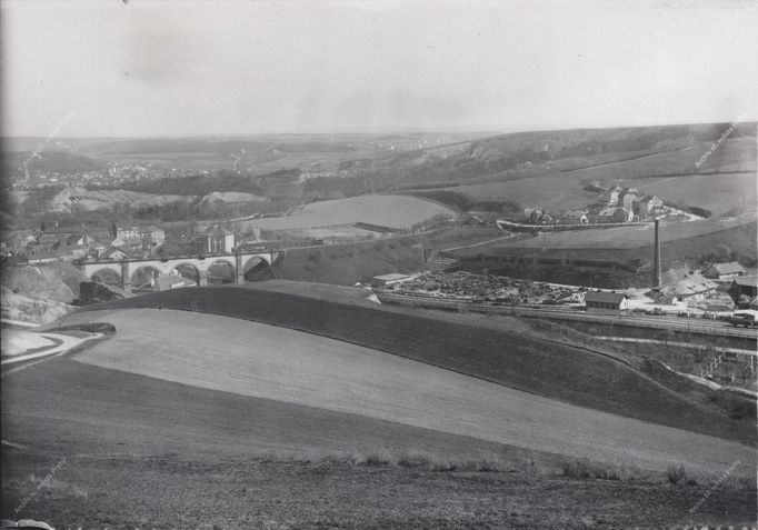 Archivní fotografie železniční traťě Praha-Smíchov – Hostivice, které se přezdívá Pražský Semmering.