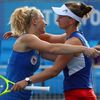Barbora Krejčíková a Kateřina Siniaková slaví vítězství v semifinále čtyřhry na OH 2020