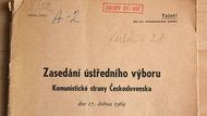 Pražské jaro skončilo 17. dubna 1969. Pár zažloutlých listů dokumentuje odvolání Alexandra Dubčeka z postu prvního tajemníka KSČ