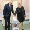 Zeman volí po napadení aktivistkou při volbě prezidenta
