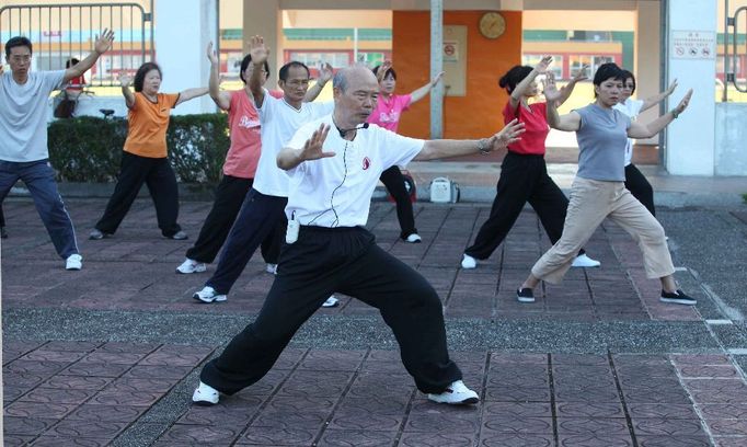 Mistr Tony Čchao-čch'-HSi cvičí Tai-chi neuvěřitelných čtyřicet let.