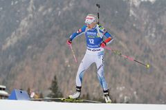 Živě: Stíhačka biatlonistkám vůbec nevyšla, vyhrála suverénní Mäkäräinenová