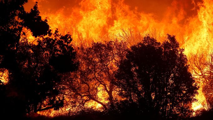 Rozsáhlý požár v jižní Kalifornii.