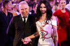 Hvězdou plesu proti AIDS nebyl Clinton, ale Conchita Wurst