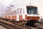 Původně měly v pražském metru jezdit tyto soupravy české výroby nazvané R1.