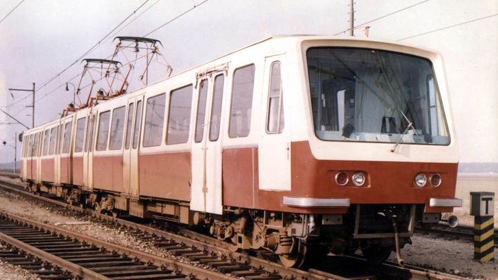 Svezte se do historie pražského metra. Fotky, plány a tramvaj, která nevyjela