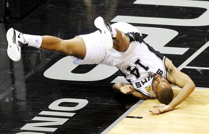 Gary Neal ze San Antonia ve finále play off NBA.