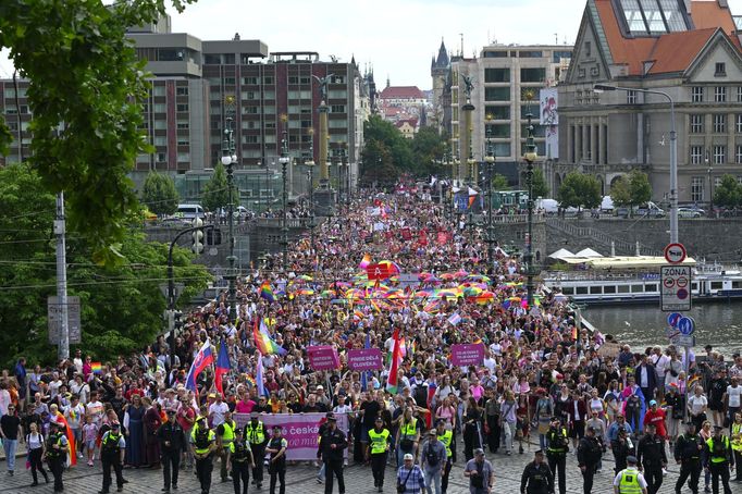Momentka z Prague Pride - pochodu rovnosti a respektu, 2. srpna 2025, Praha.