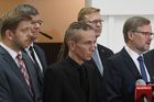 Opozice chce vyšetřovací komisi, jež by posoudila vliv autoritářských režimů na Česko