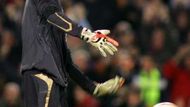 25. července 2004 - V přípravném utkání s Celticem Glasgow během amerického turné si odbyl premiéru za Chelsea, když po prvním poločase vystřídal Carla Cudiciniho.
