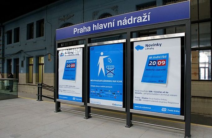 Praha hlavní nádraží - cestujícím bude nově sloužit elektronický jízdní řád na každém nástupišti.