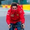 Pilot Ferrari Charles Leclerc během obhlídky trati při Velké ceně Belgie 2020