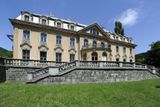 Neobarokní palácovou vilu továrníka Heinricha Schichta v Ústí nad Labem stát prodal v aukci za vyvolávací cenu 15,9 milionu korun. Prvorepublikovou Schichtovu vilu postavil architekt Paul Brockardt, který jí vtiskl neobarokní vzhled.