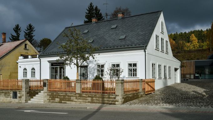Dům, kde Ferdinand Porsche žil, se po rekonstrukci proměnil v muzeum.
