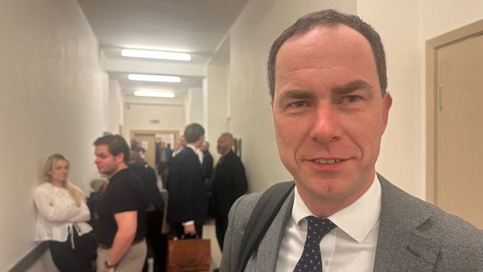 Zástupce žalující strany Jakub Kříž v rozhovoru pro Aktuálně.cz, které oslovilo i advokátku policie. Omluvila se, že s médii nemůže mluvit.