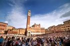 Za devadesát vteřin třikrát kolem náměstí. Italská Siena prožila další palio