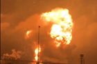 Na východě USA hoří velká ropná rafinerie, exploze byly cítit 100 kilometrů daleko