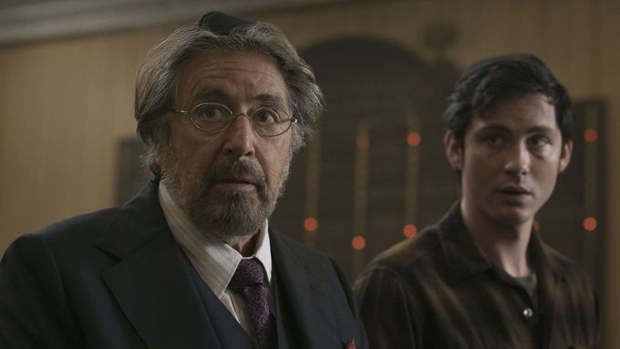 Al Pacino a Logan Lerman, hvězdy seriálu Hunters.