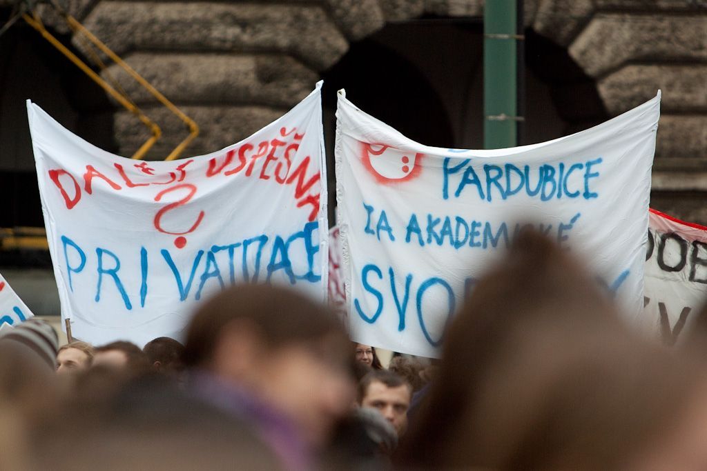 Týden neklidu - transparenty