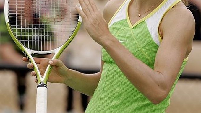 Lucie Šafářová při zápase 2. kola dvouhry na Australian Open, v němž porazila Francesku Schiavoneovou z Itálie.