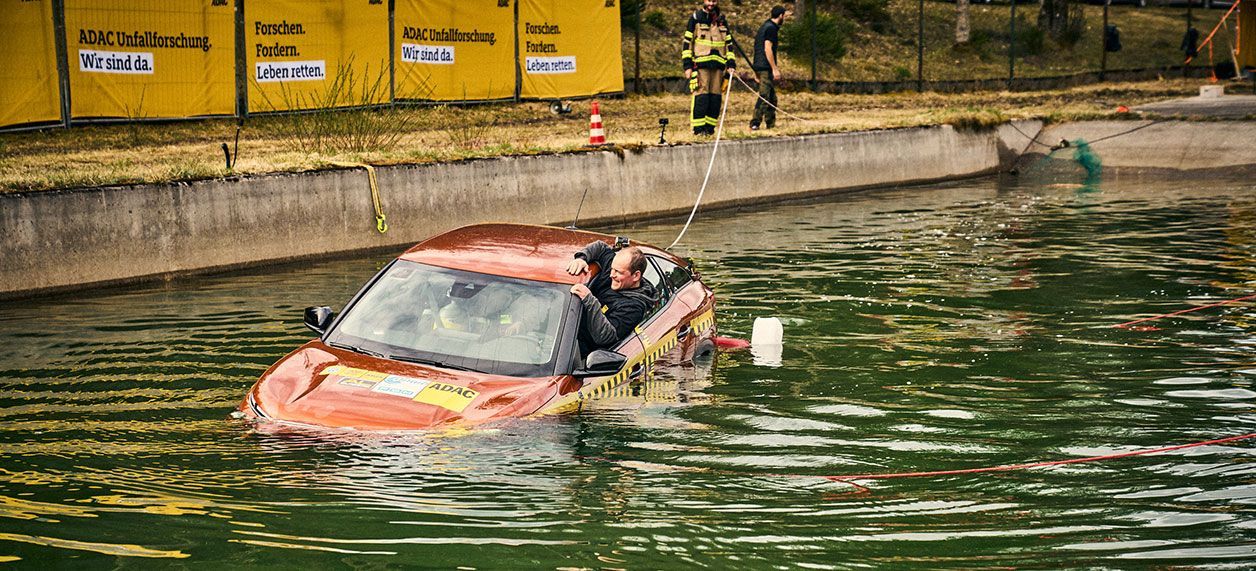 Auto ve vodě