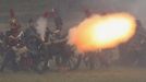 Participants in period costume re-enact the battle of Borodino during anniversary celebrations at the Borodino museum-reserve outside Moscow September 2, 2012. Russian President Vladimir Putin made a rousing call for unity among Russia's diverse ethnic and religious groups on Sunday as he led commemorations of a battle 200 years ago that led to the defeat of Napoleon Bonaparte. REUTERS/Sergei Karpukhin (RUSSIA - Tags: ANNIVERSARY POLITICS CONFLICT) Published: Zář. 2, 2012, 8:28 odp.