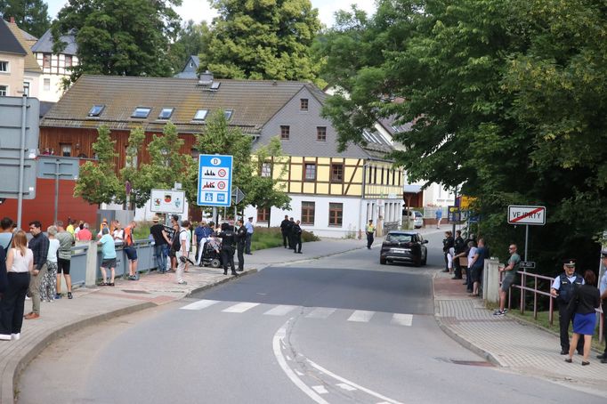 Jen kousek od lávky je hraniční můstek mezi Vejprty a Bärensteinemem