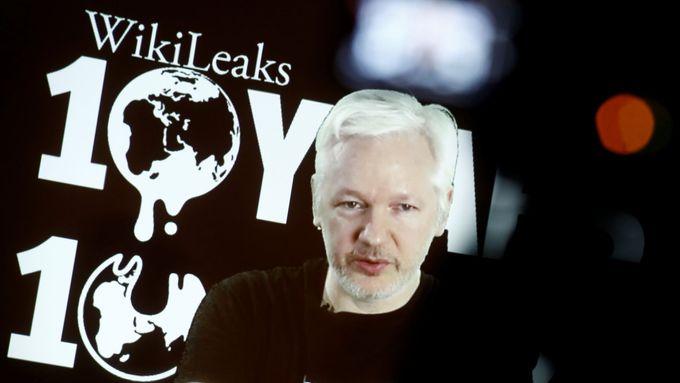 Podívejte se na výběr těch nejdůležitějších uniklých tajných dokumentů, které zveřejnil server WikiLeaks k desetiletému výročí jeho vzniku.