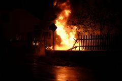 V Chudolazech hořela truhlárna, jeden člověk zemřel