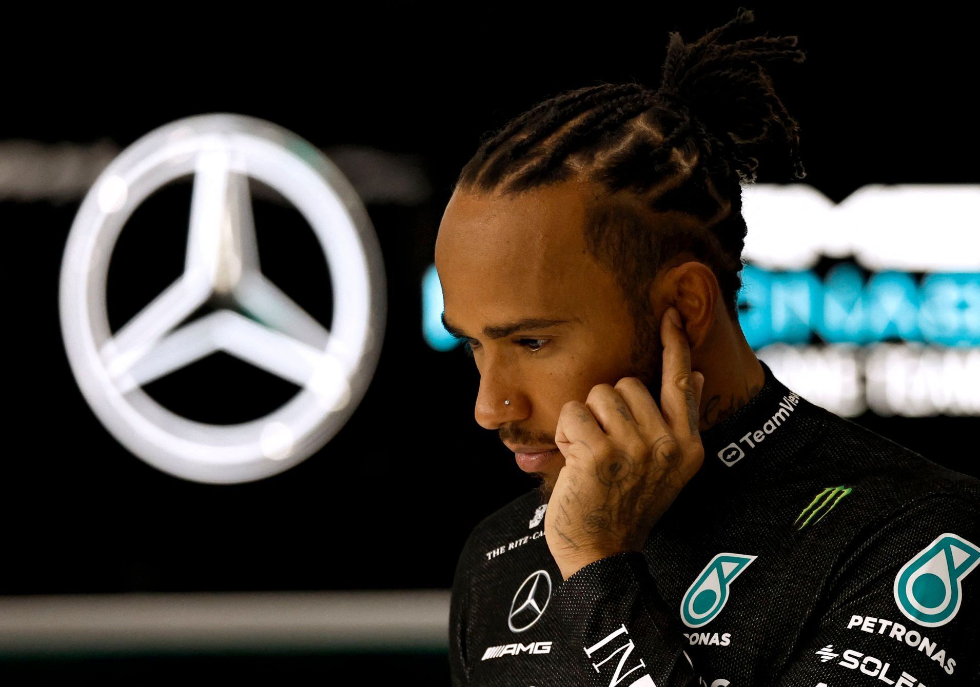 Pilot týmu F1 Mercedes Lewis Hamilton