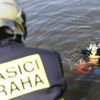Cvičení hasičů na Vltavě