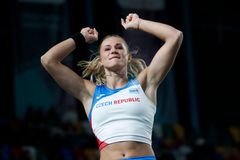 Česko má další medaili z halového ME. Tyčkařka Švábíková si doskočila pro bronz