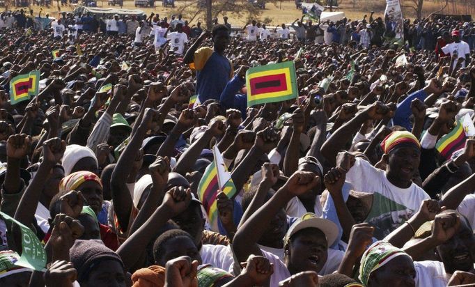 Shromáždění příznivců Zanu-PF ve městě Banket 90 kilometrů západně od Harare