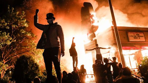 Nenaplněné lásky, covid, války. Nejlepší zpravodajské fotky z World Press Photo