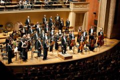 Americká ambasáda uspořádá koncert Pražské komorní filharmonie, která nesmí do Číny