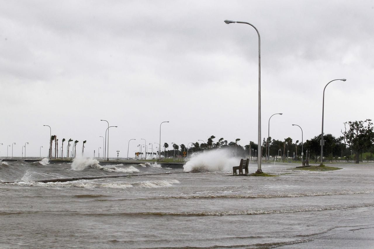 Foto: Tropická bouře Isaac už je minulostí, stal se z ní hurikán.