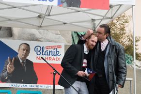 Tonda Blaník for President: Máslo pro všechny a lithium do každé rodiny, lákal na mítinku