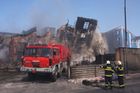 V Mochově u Prahy hořela hala bývalých mrazíren