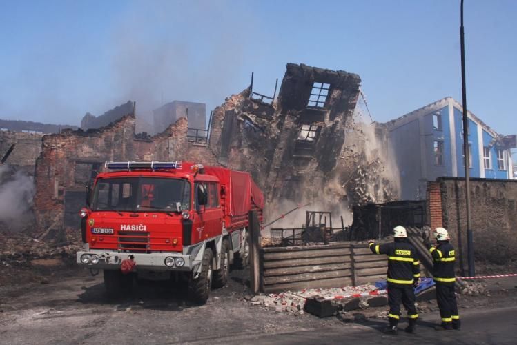 Požár podniku SVIT Gottwaldov/ skladu v Chropyni