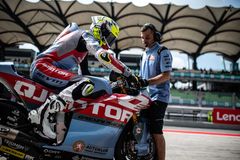 Salač v Malajsii ukončil čekání na body, Moto2 už zná šampiona