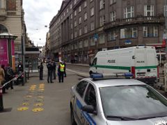 Policie uzavřela dvě ulice.