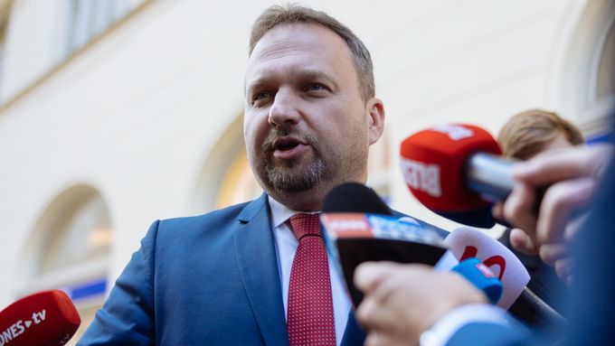 Ministr Jurečka: Už se nemusí chodit na pobočky.