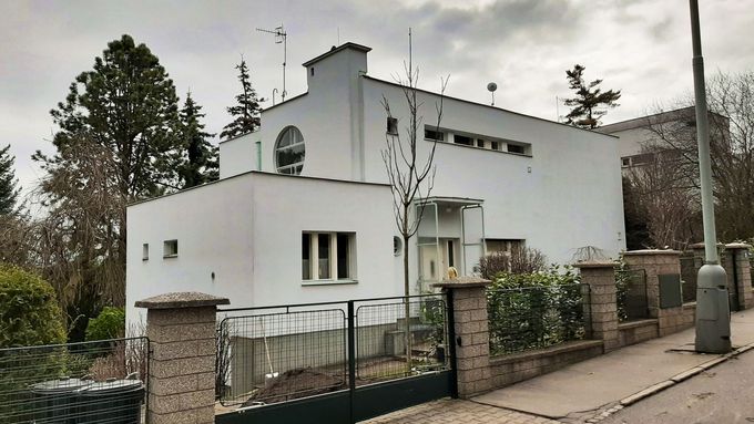 Barrandov: "zakletá" čtvrť výstavných vil, jejichž majitele ničily zvrácené režimy