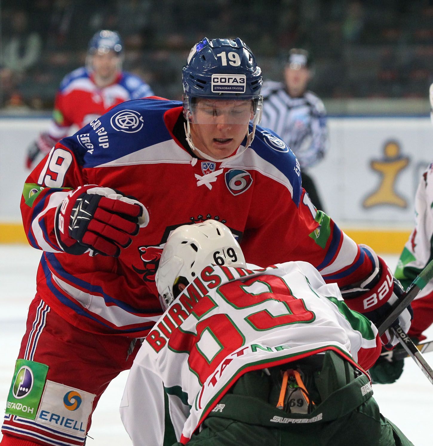 Hokej, KHL, Lev Praha - Kazaň: Patrik Zackrisson  (19) - Alexander Burmistrov