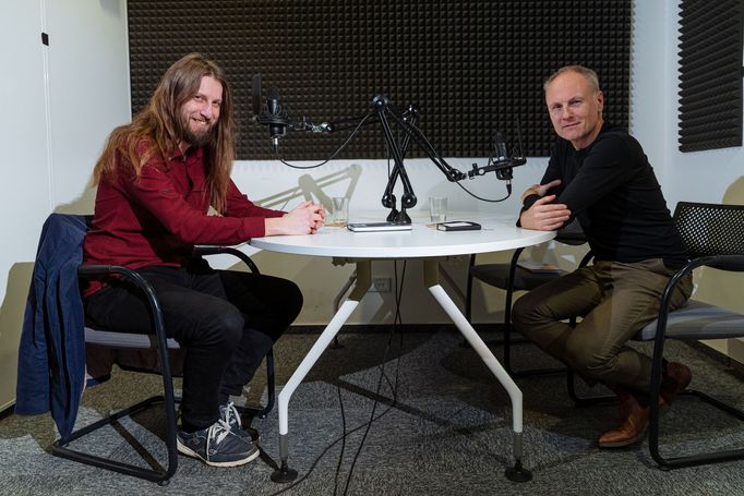 Vratislav Kadlec a Petr Vizina při natáčení podcastu.