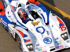 Jan Charouz za volantem Loly Judd české stáje Škoda Charouz Racing System při tréninku na závod 24 hodin v Le Mans.