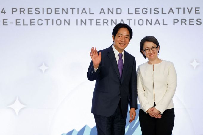 Kandidát na prezidenta Tchaj-wanu William Lai (též používá tchajwanské jméno Laj Čching-te) a kandidátka na viceprezidentku Hsiao Bi-khim.