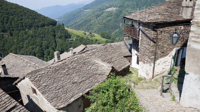 Monteviasco leží na pomezí italské Lombardie a jihošvýcarského kantonu Ticino.
